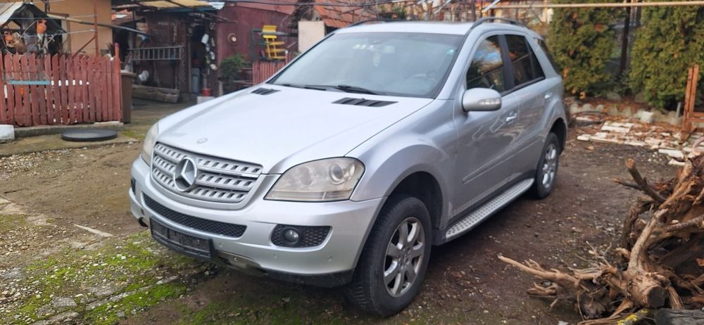 Dezmembrez/ Piese Mercedes ML320cdi. 
Stare foarte buna a multor piese