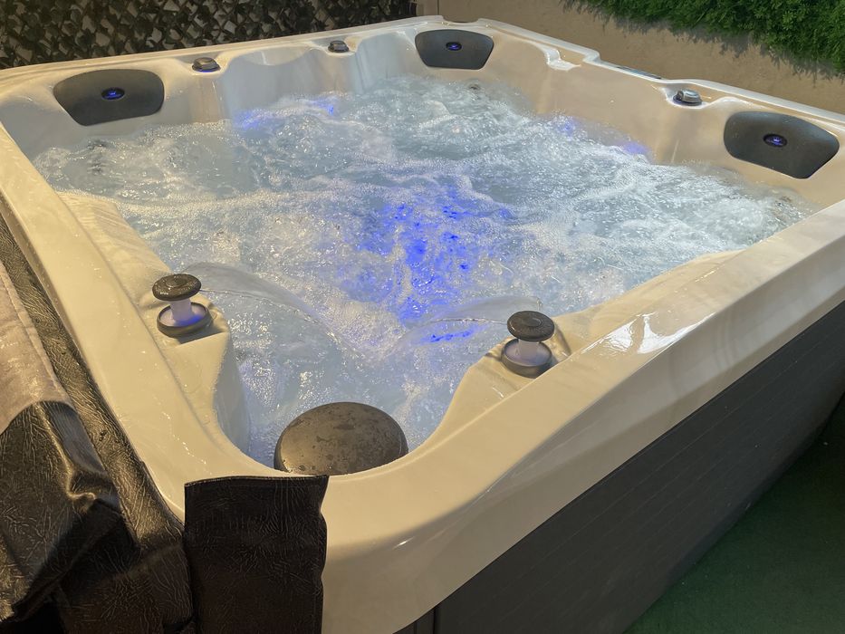 Джакузи  градинско ново 2 год, гаранция  , музикална система