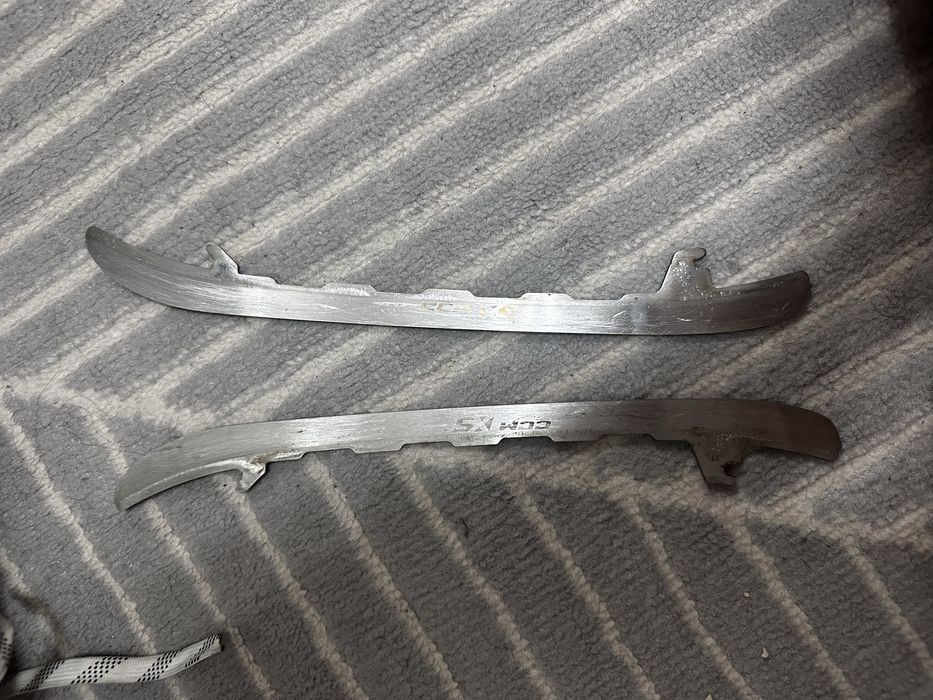 Хоккейный коньки