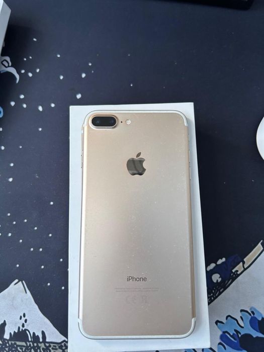 iPhone 7+ с коробкой