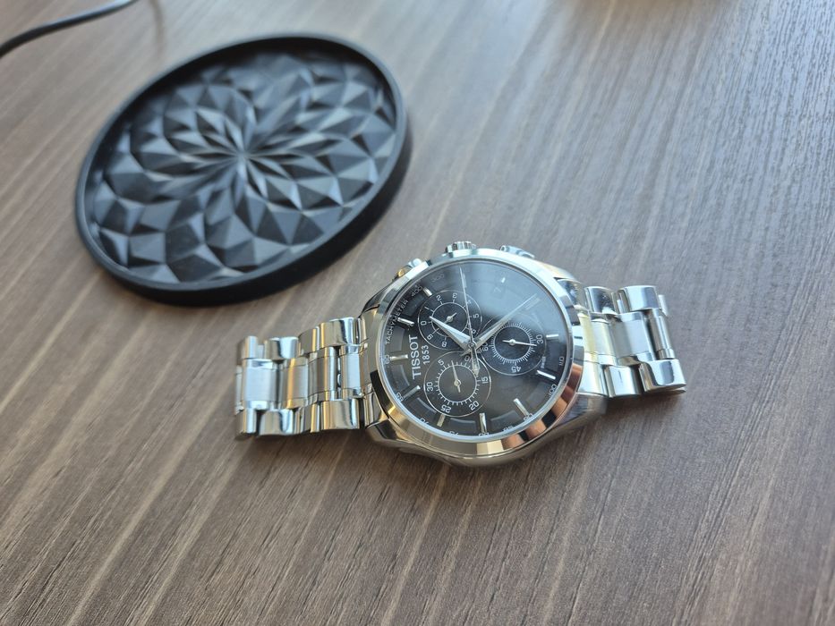 Tissot T-Classic Couturier Chronograph (referința T035.617.11.051.00), quartz stare impecabila