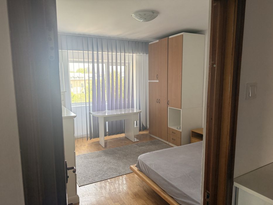 Inchiriez apartament 3 camere Piata Independentei