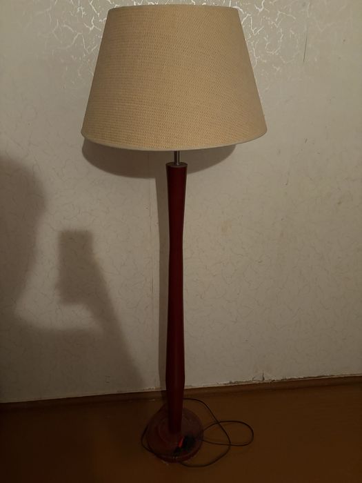 Продаю торшер с абажуром