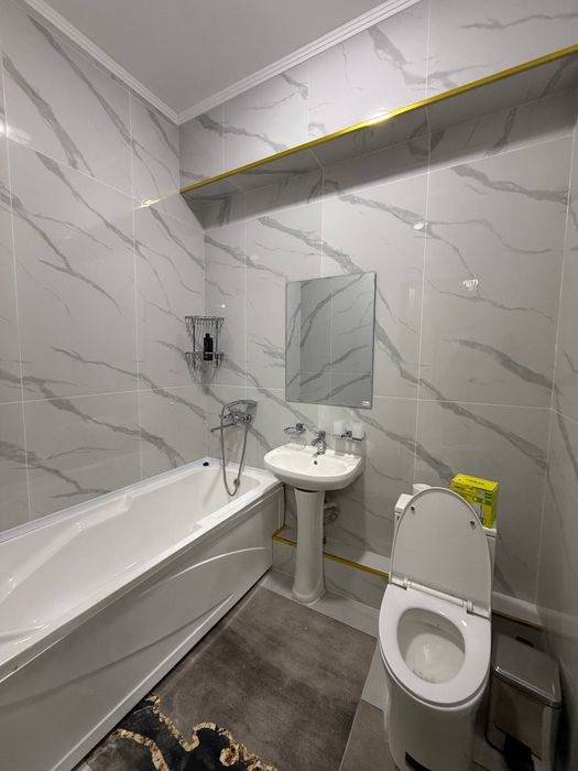 SHaxar Markaz paspurtni stol oldida