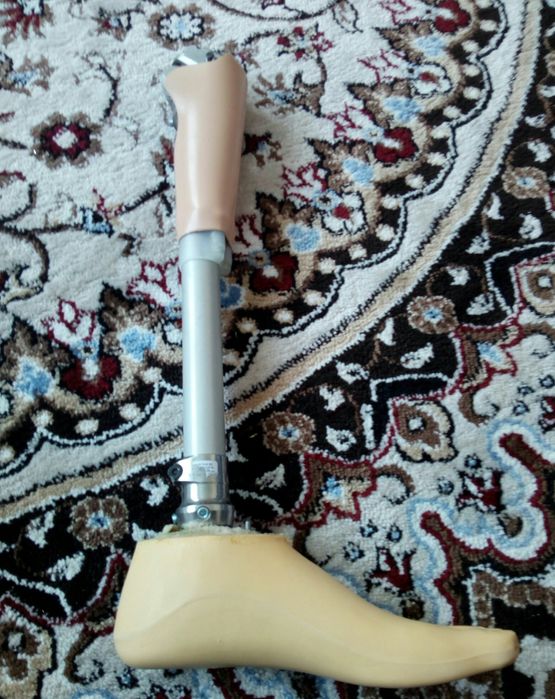 Протез правой ноги