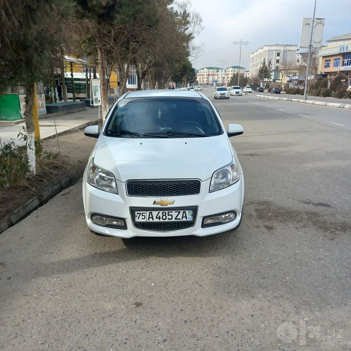 Нексия 3 сотилади