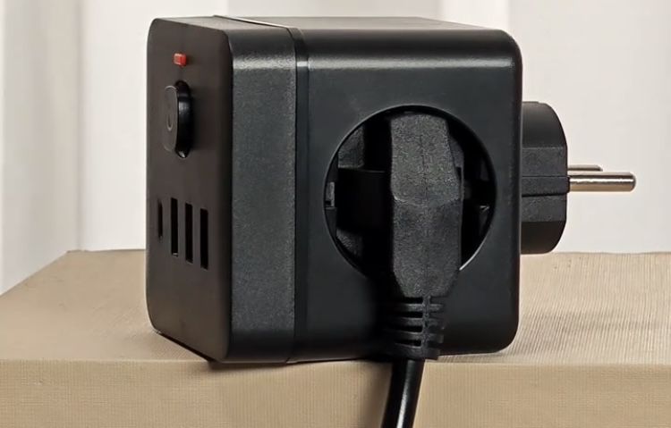 Разклонител-  куб 7 в 1  ( черен , бял )