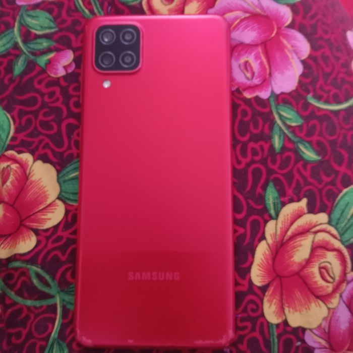 Сотовый телефон Самсунг А 12.