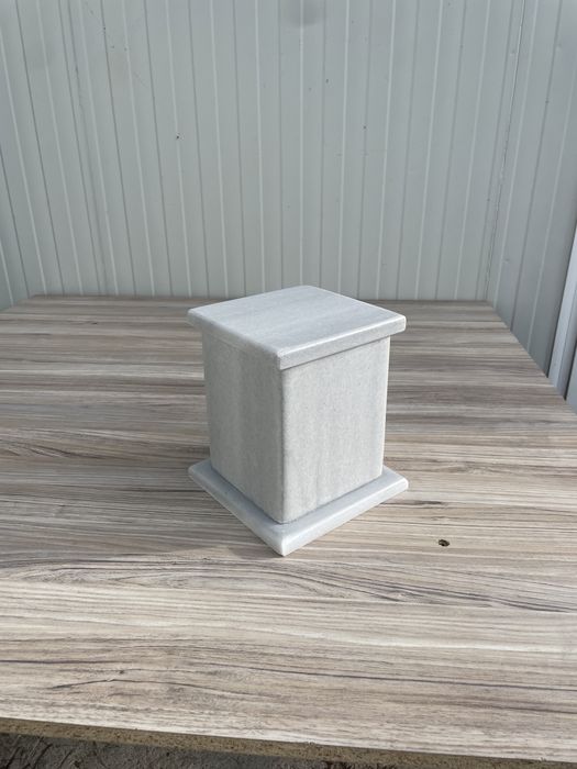 Мраморна урна за кремация