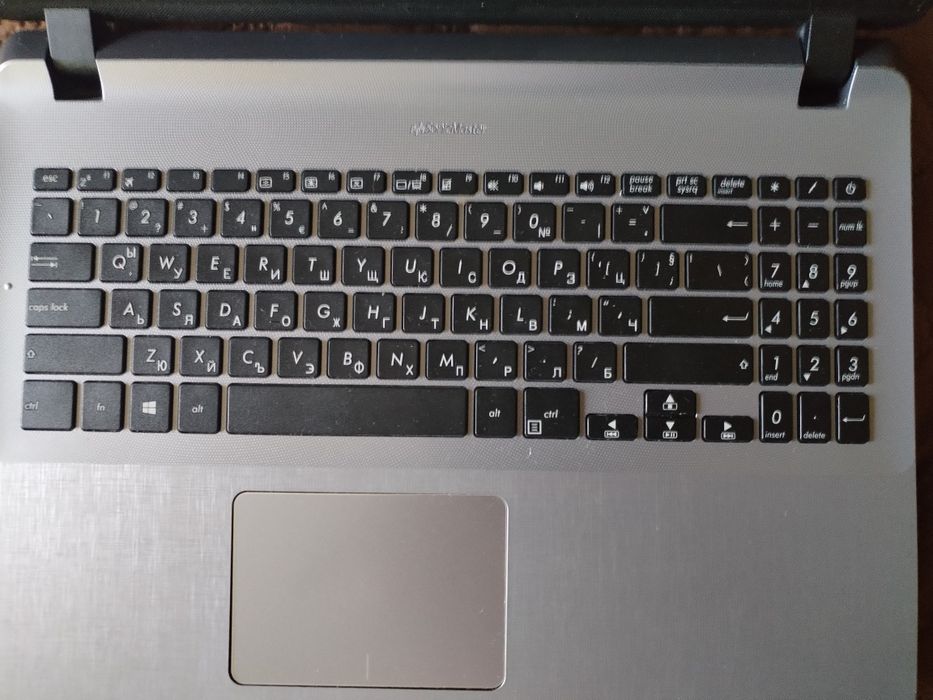 Продавам лаптоп ASUS