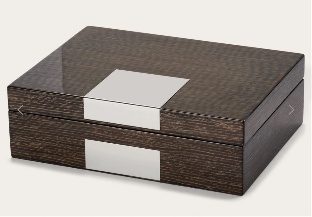 Casetă pentru ceasuri și bijuterii din lemn gri