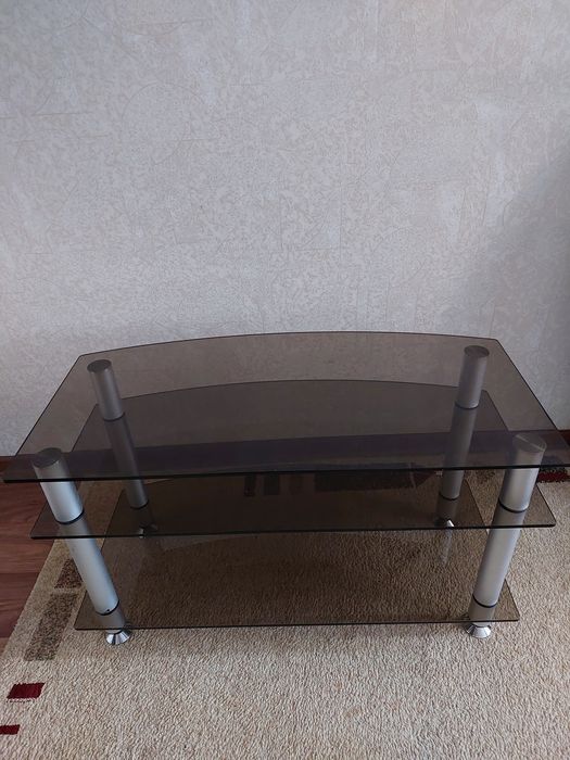 Продам  стеклянный столик