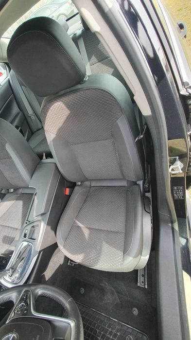 Продавам авнтомобил Опел ИНСИГНИЯ, дизел (170 к..с) - автоматик - оборудване COSMO+, 2017 г.