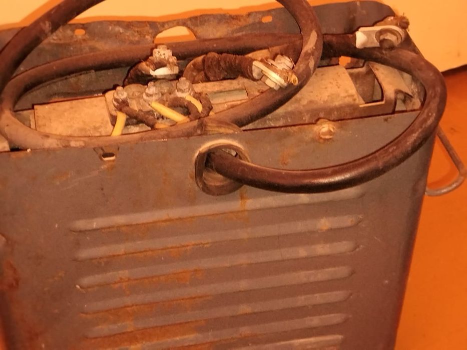 Двигателя 3; 3,6 квт , вибратор строительный с трансформатором.