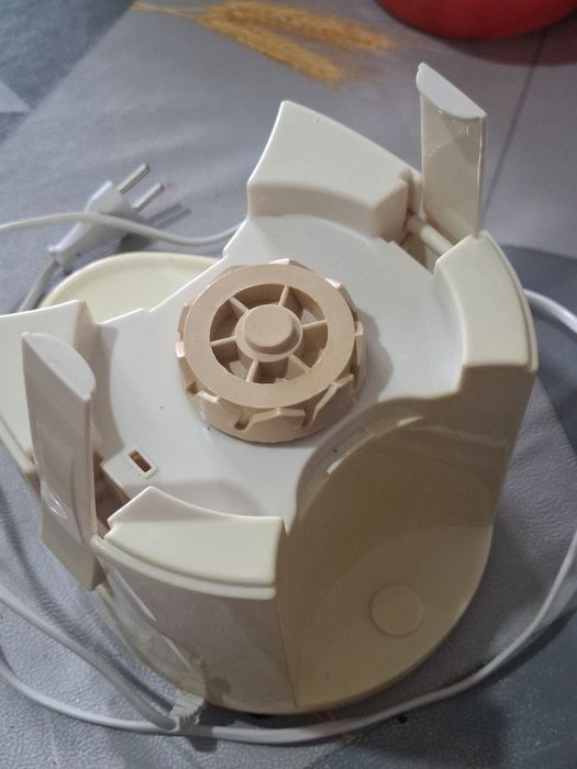 Соковыжималка Vitek в хорошем рабочем состоянии