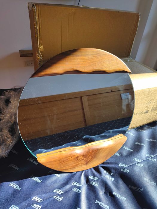 Дизайнерско ново огледало