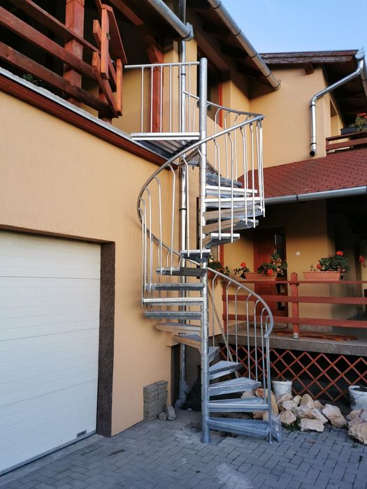 Scari metalice zincate si vopsite