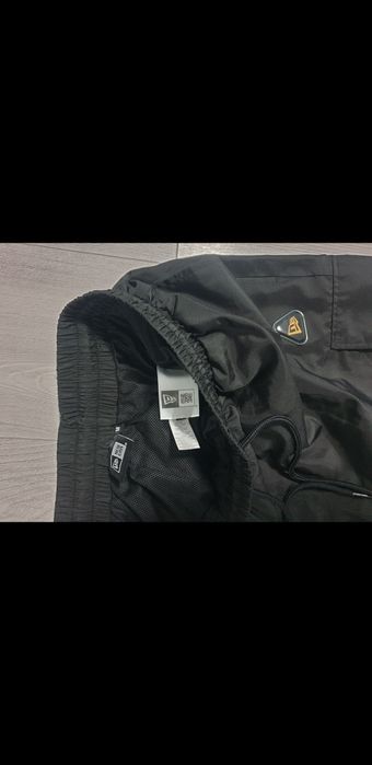 Vand pantaloni New era
