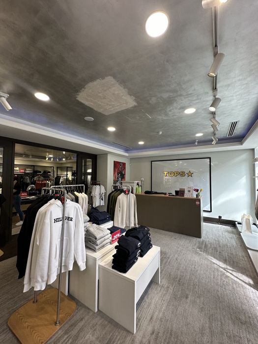 Продается готовый магазин одежды