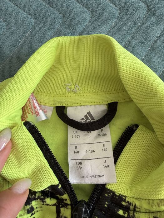 Продам спортивный костюм