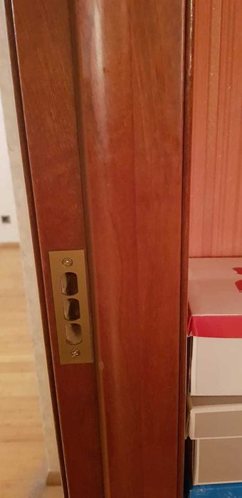 Двери межкомнатные в комплекте.