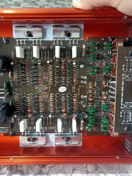 Продам усилитель Barracuda 4.100 в отличном состоянии.