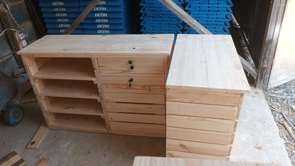 Търговско обзавеждане  от масивна дървесина