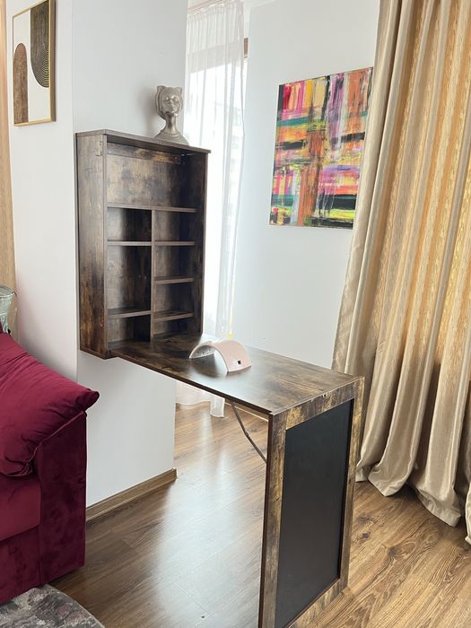 Birou pliabil pe perete