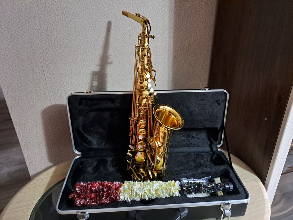 Продам Саксофон Allora Alto