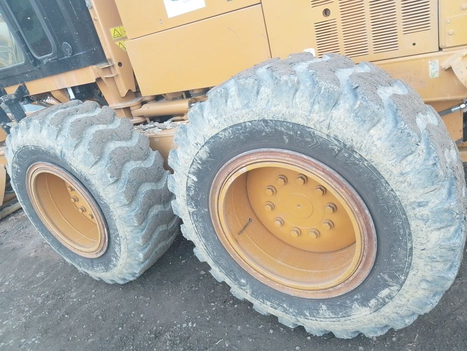 Шины 17 .5 - 25 на автогрейдер