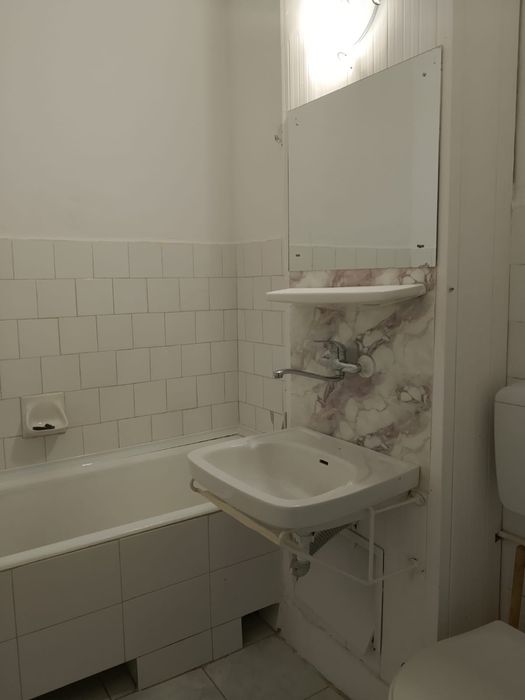 Inchiriez garsoniera