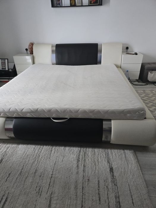 Pat cu saltea si comode cu led