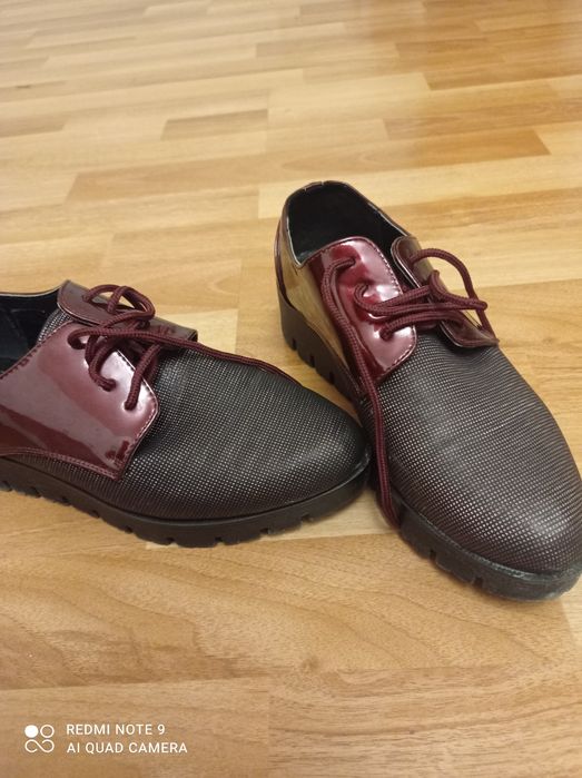 Încălțăminte purtata foarte puțin