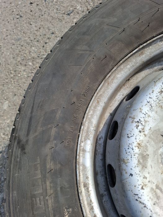 Vand roata rezerva mercedes sprinter are anvelopa 225 70 15 C pireli buna