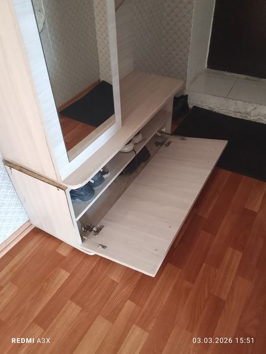 Продам недорого прихожаю