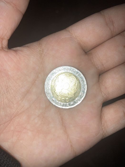 продается необычный монета