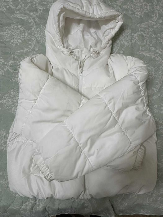 Бяло изчистено яке