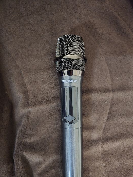 Продавам два микрофона