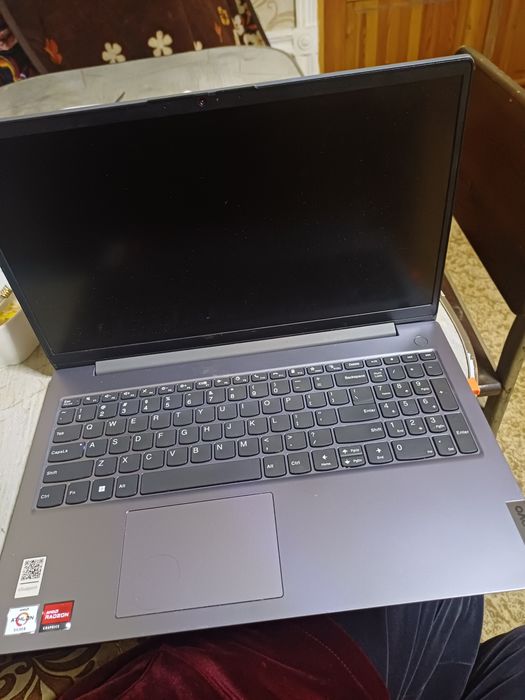 Noutbuk Lenovo sotiladi