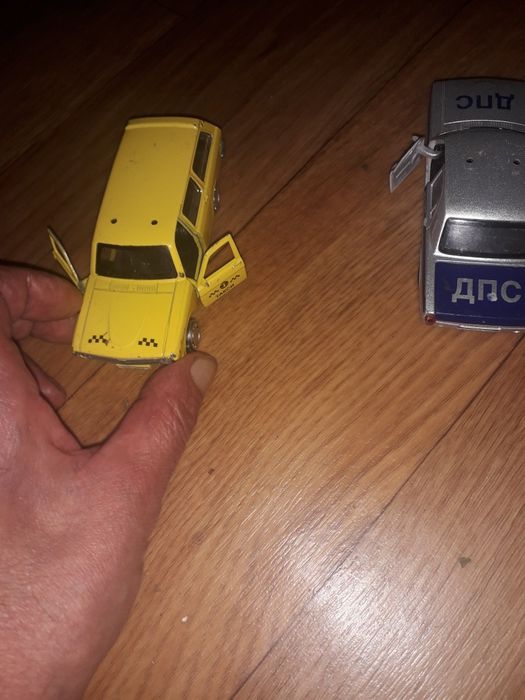 Продам модели машин металлические