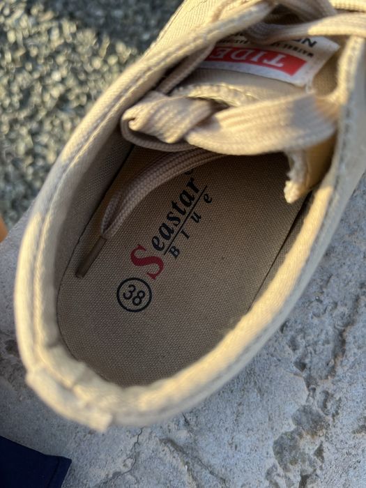 Бежови обувки