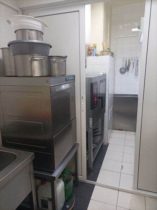 Продава се заведение за бързо хранене