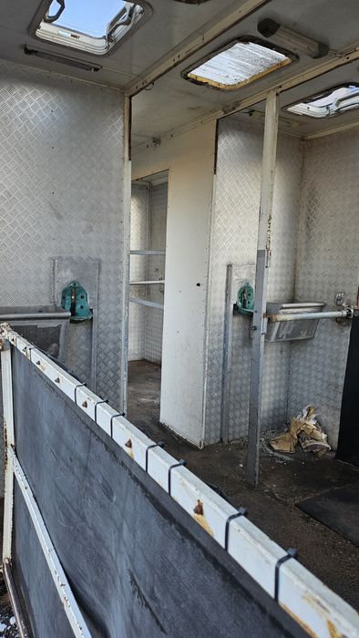 Фургон за животни