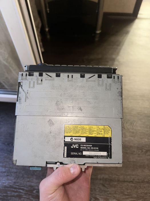 Магнитола JVC KD-G745.