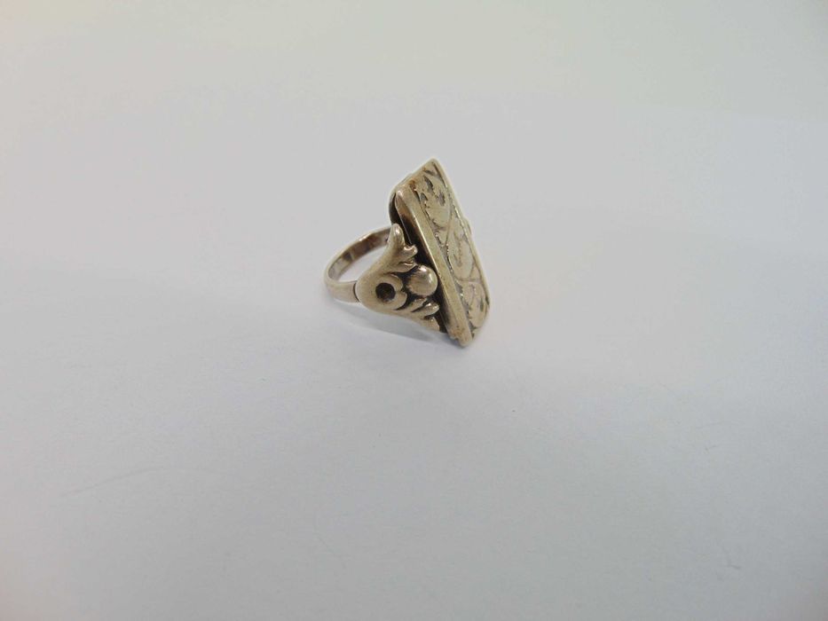 Inel vechi din argint semnat AP
