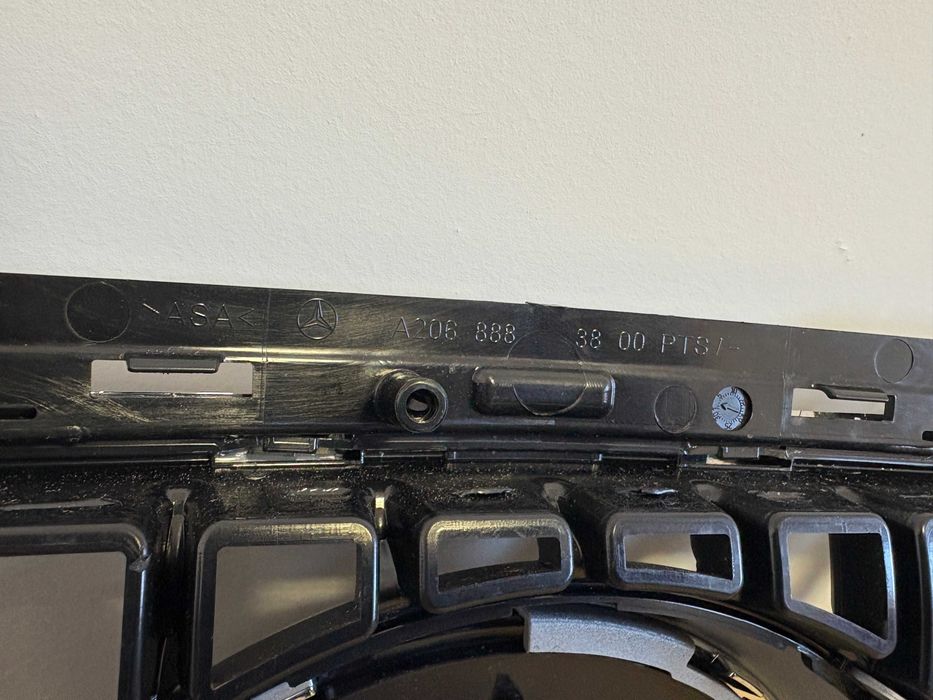 Grila radiator cu emblema Mercedes C class W206 dupa 2021 A2068883800