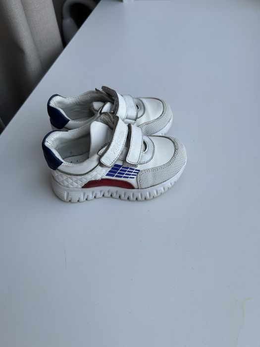 Кроссовки детские