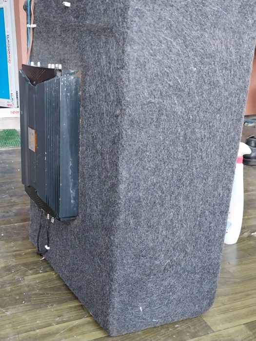 Vând swbufar auto JBL