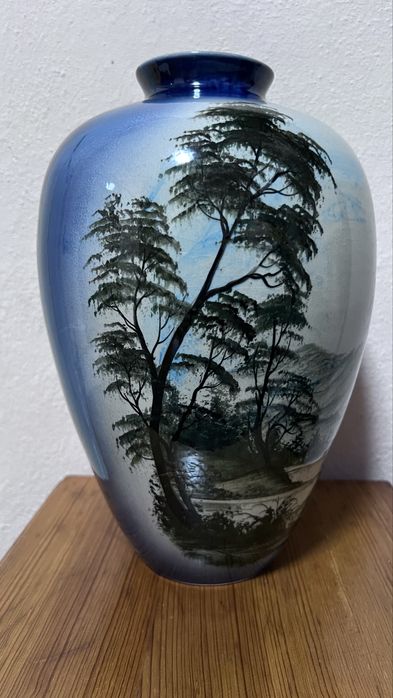 Продам керамическую вазу