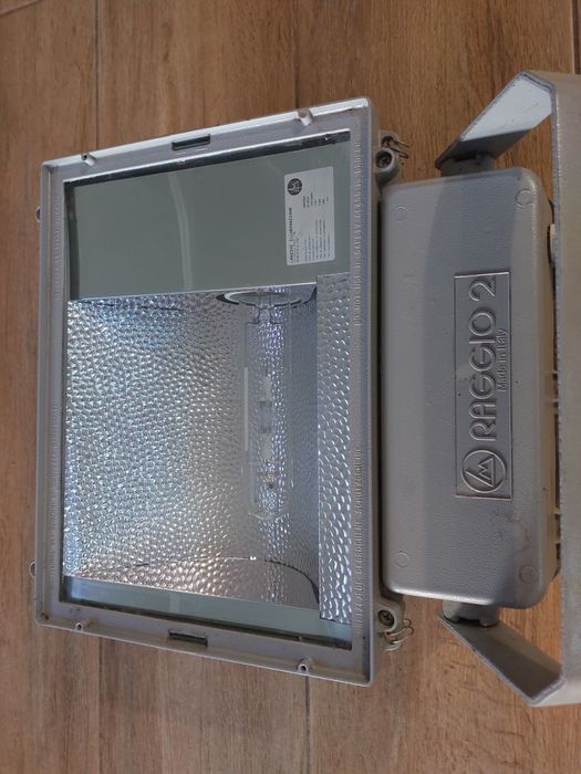 Reflector MARE antiexplozie si lampa cu vapori de sodiu